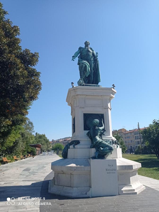 Studette En Plein Coeur Du Vieux Nice Buitenkant foto