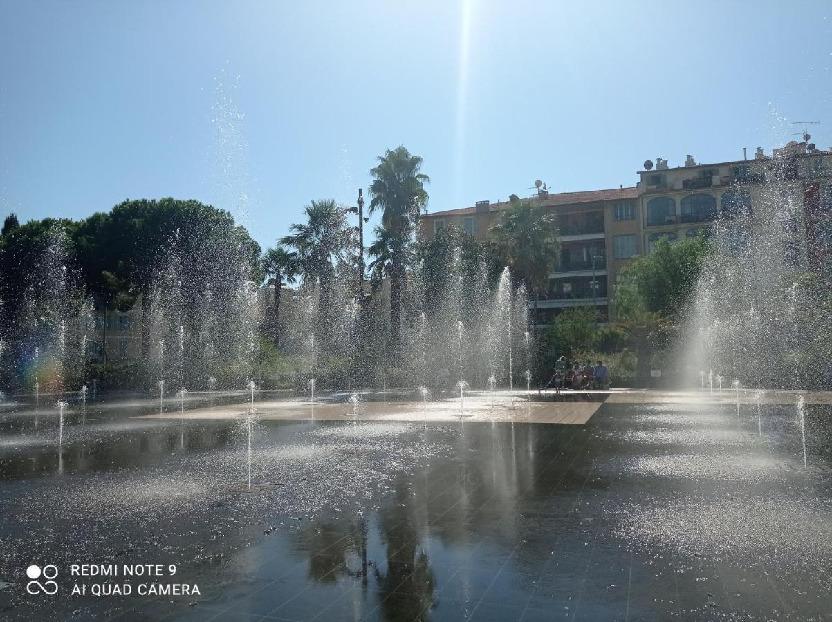 Studette En Plein Coeur Du Vieux Nice Buitenkant foto